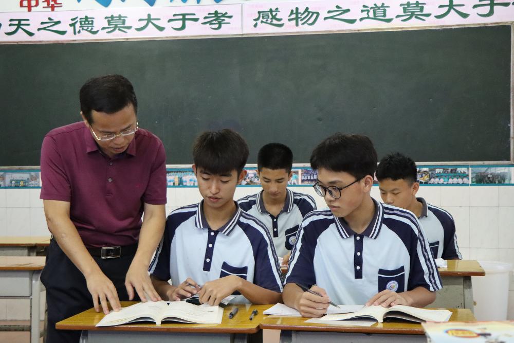 东莞市汽车技术学校朱燕平照片2.jpg